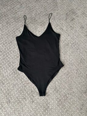 gaze Black V-Neck Spaghetti Strap Bodysuit